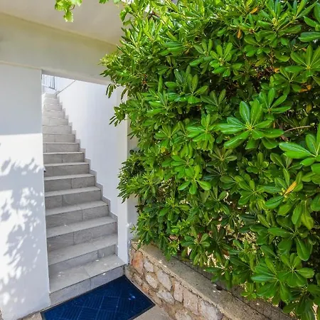 Apartment Sidro *