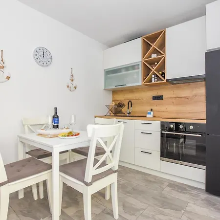 Apartament Sidro *